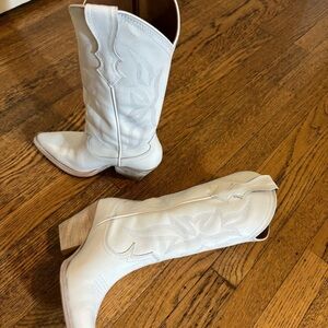 Thursday Boots Rodeo in white in size 6!